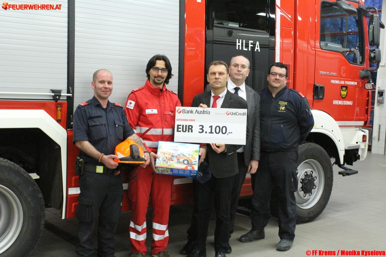 FF Krems: Spendenübergabe Benefiz-Eishockey-Turnier