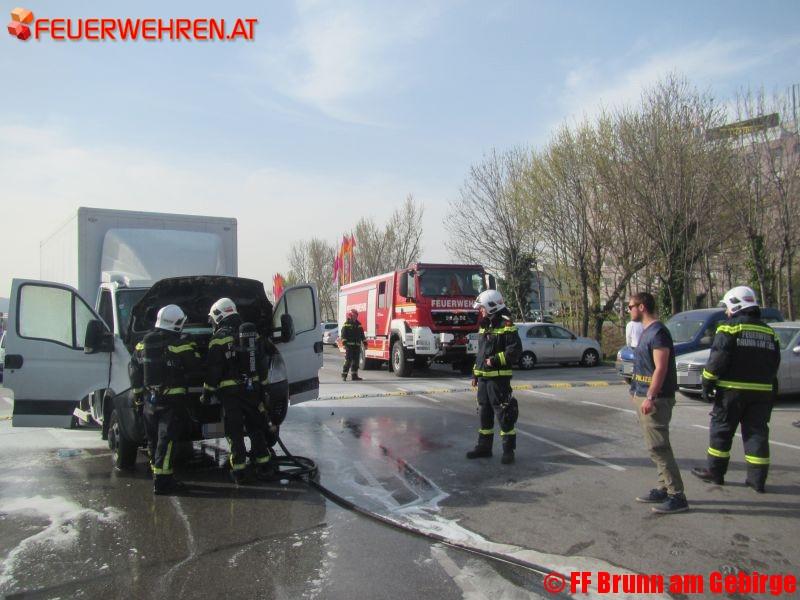 FF Brunn am Gebirge: Fahrzeugbrand