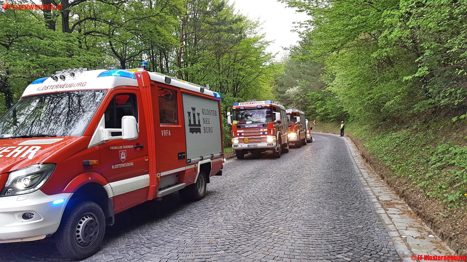 FF Klosterneuburg: Tier vors Auto gelaufen – Verkehrsunfall Höhenstraße