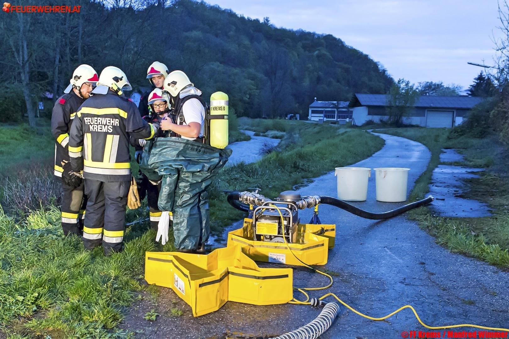 FF Krems: Großeinsatz nach Ölaustritt in Krems-Rehberg