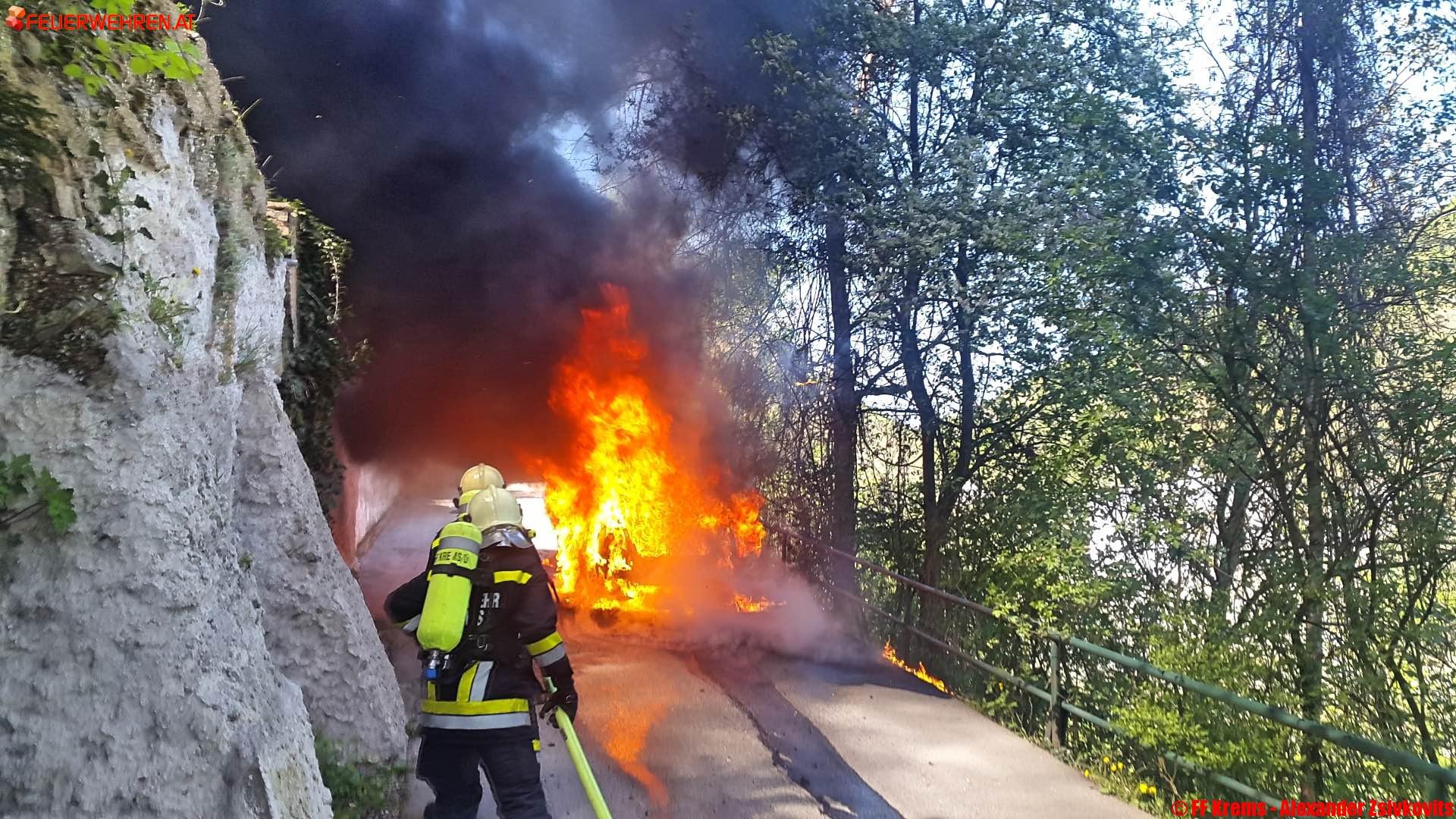 FF Krems: Pkw-Brand in Reisperbachtalstraße