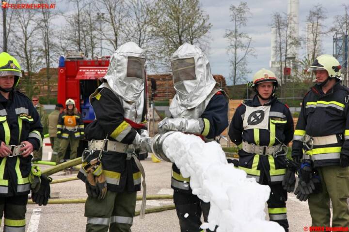 89 neue Feuerwehrmänner bei zwei Lehrgängen im Bezirk Gmunden ausgebildet