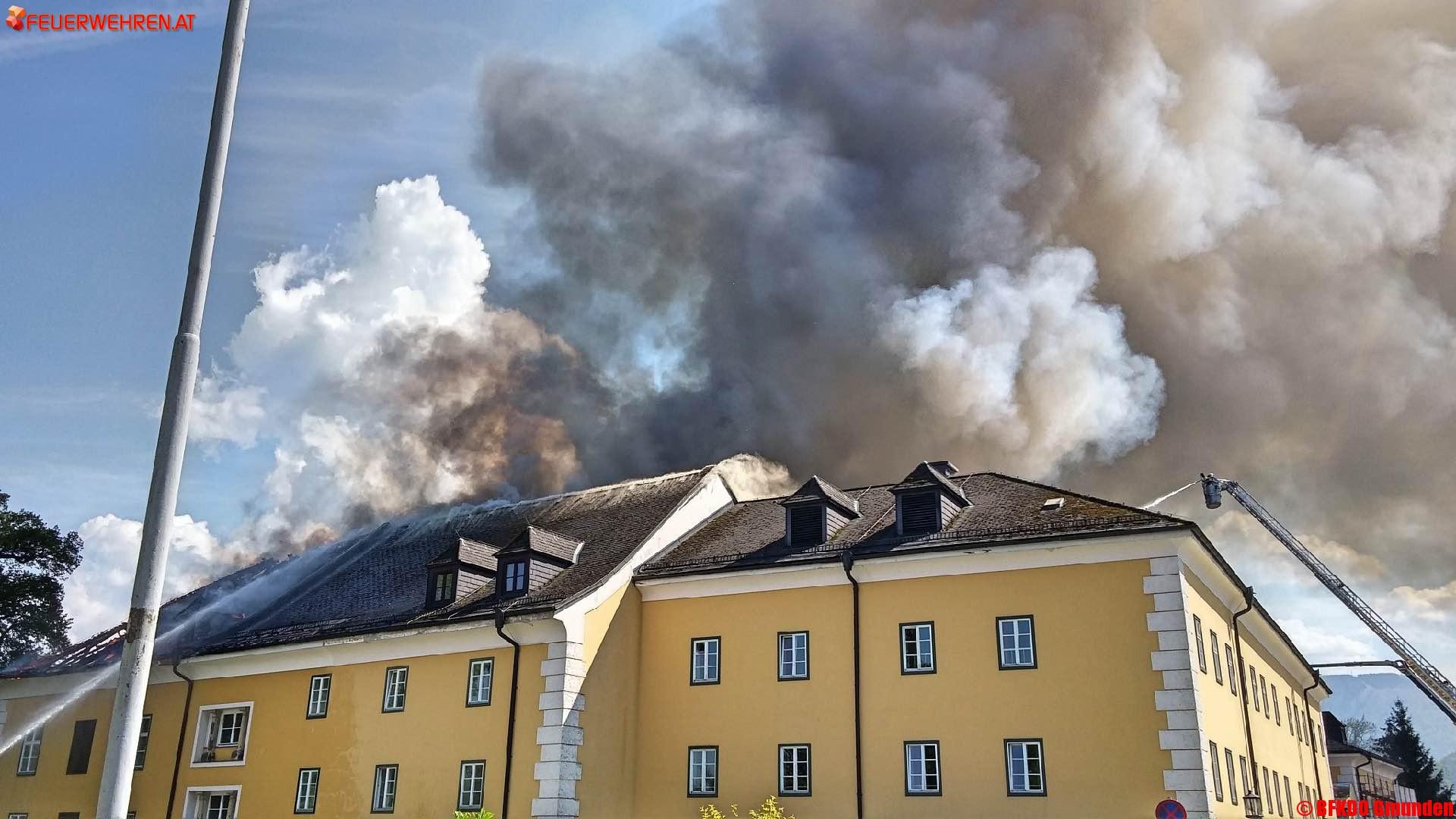Großbrand im Schloss Ebenzweier in Altmünster