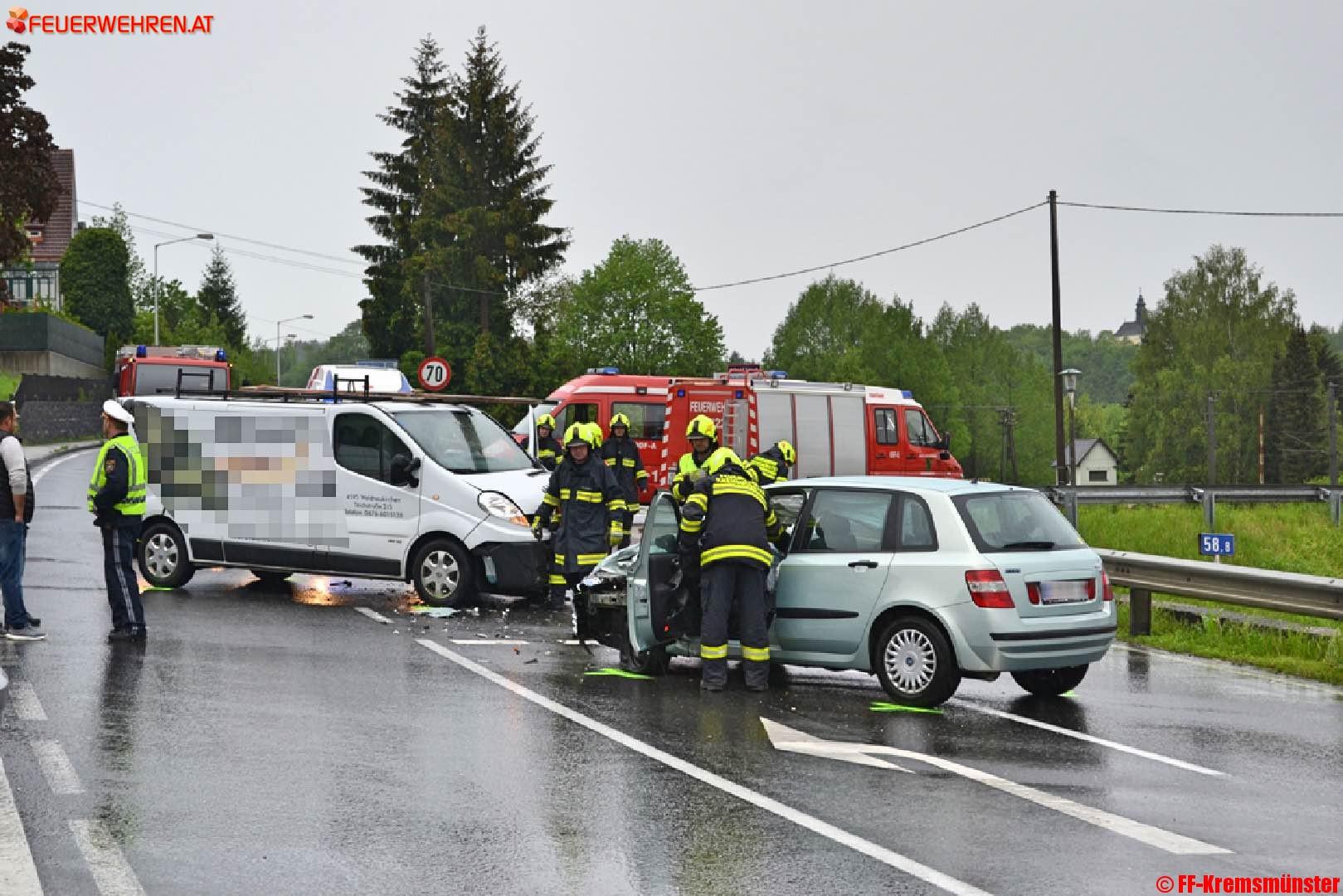 FF Kremsmünster: Verkehrsunfall B122 Höhe Unimarkt