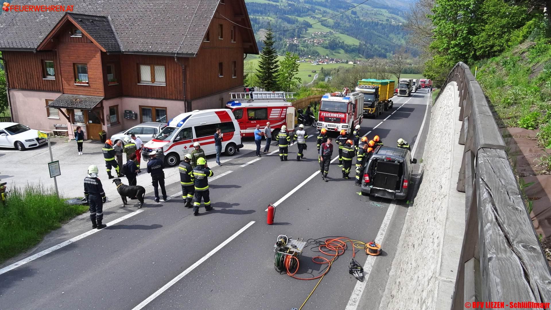 BFV Liezen: Karambolage auf B320 mit eingeklemmtem Rollstuhlfahrer