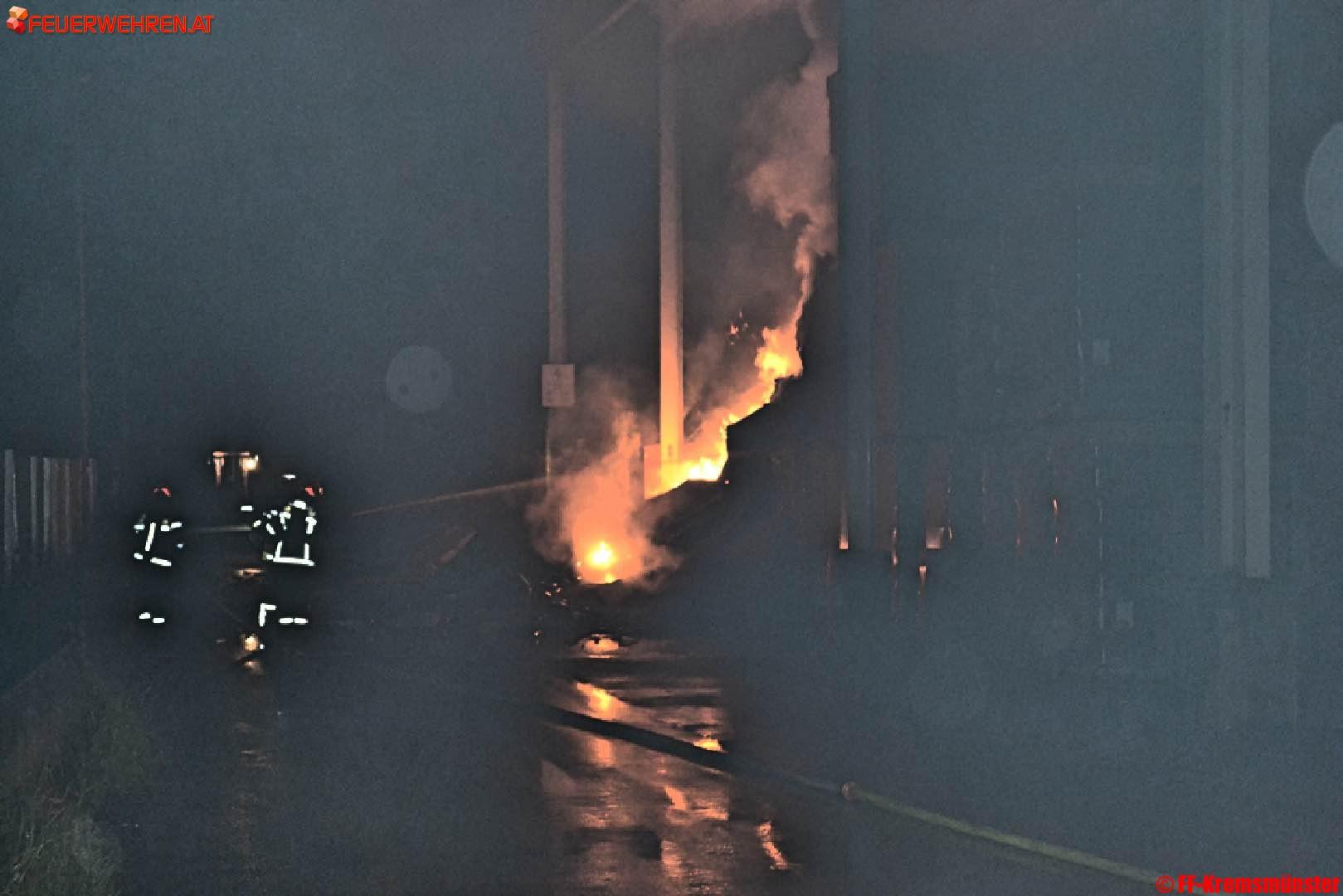 FF Kremsmünster: Großbrand in Lagerhalle