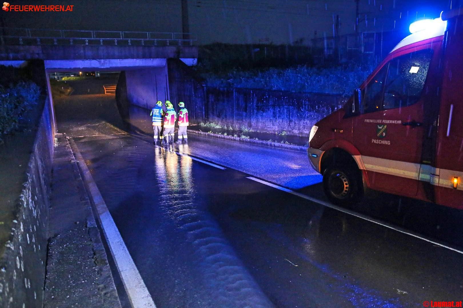 FF Pasching: Heftiges Unwetter sorgt für Dauereinsatz