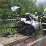 FF Mariazell: PKW an Brückengeländer zerrissen