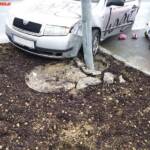 FF Weistrach: PKW gegen Kreisverkehrsbeleuchtung