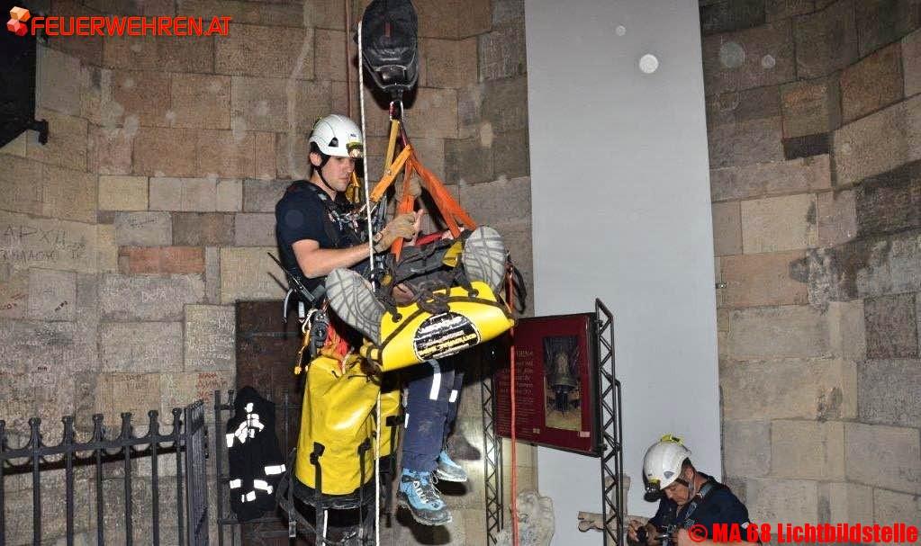 BF Wien: Besucher im Stephansdom abgeseilt