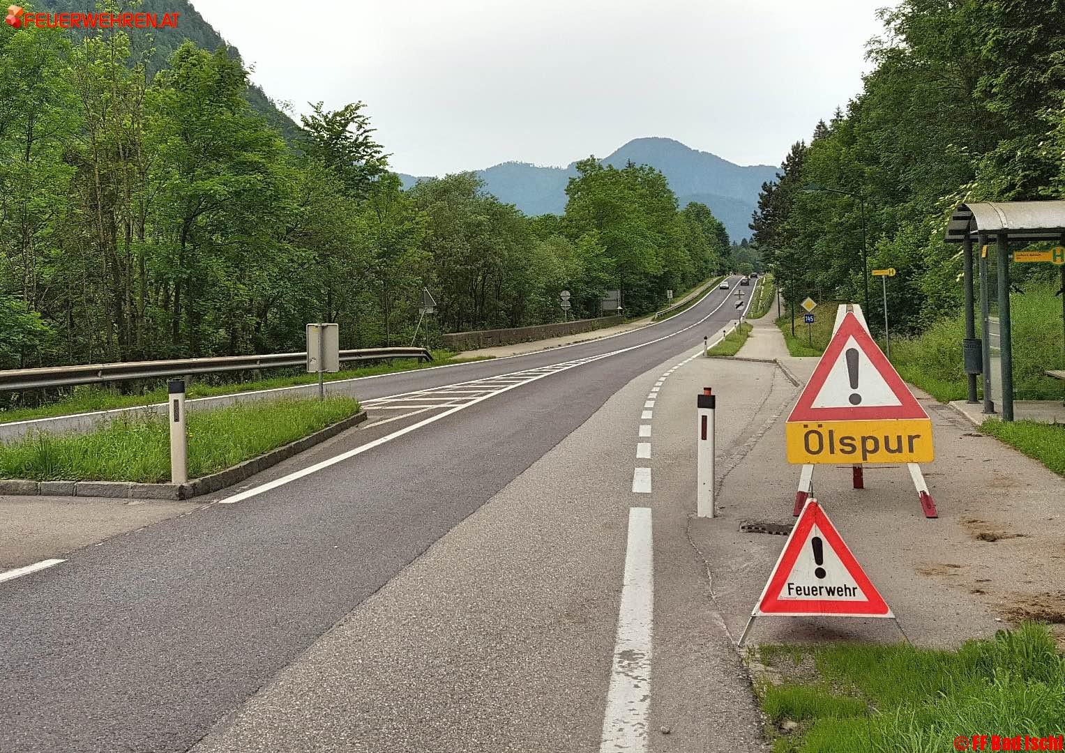 FF Bad Ischl: Aufräumarbeiten nach Verkehrsunfall in Lauffen