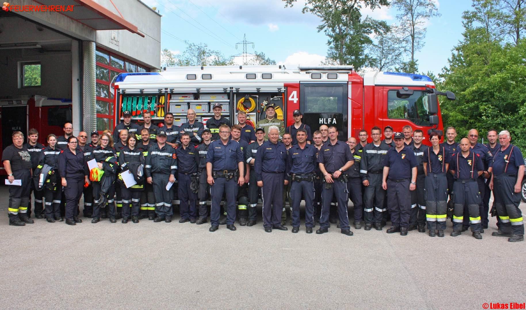 BFK Krems: Feuerwehren im Bezirk Krems absolvieren Verkehrsreglerausbildung