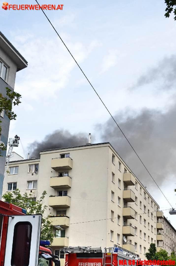 BF Wien: Dachbrand
