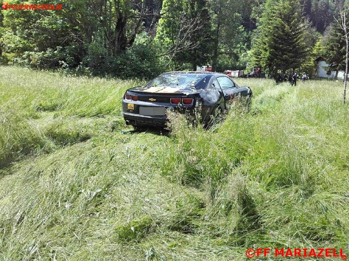 FF Mariazell: Mit 350 PS über Wiese in den Wald
