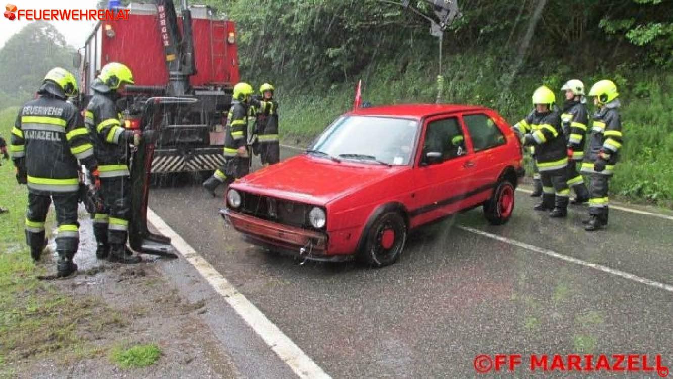 FF Mariazell: PKW-Bergung auf der B21