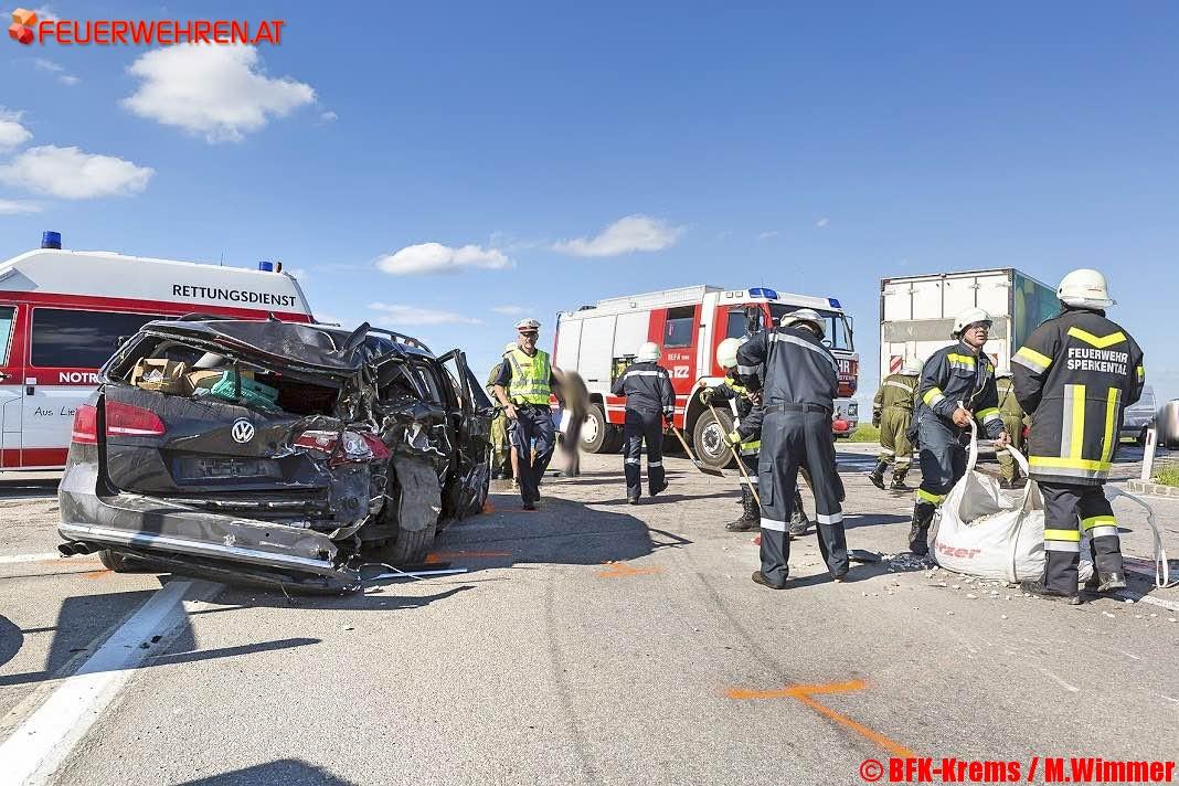 BFK Krems: Unfall mit sechs Fahrzeugen