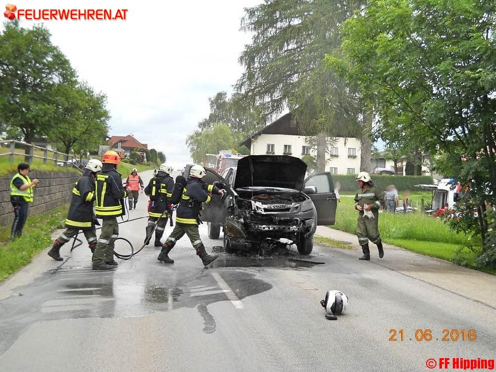FF Hipping: Unfall zwischen LKW und Mofa mit anschließendem Brand