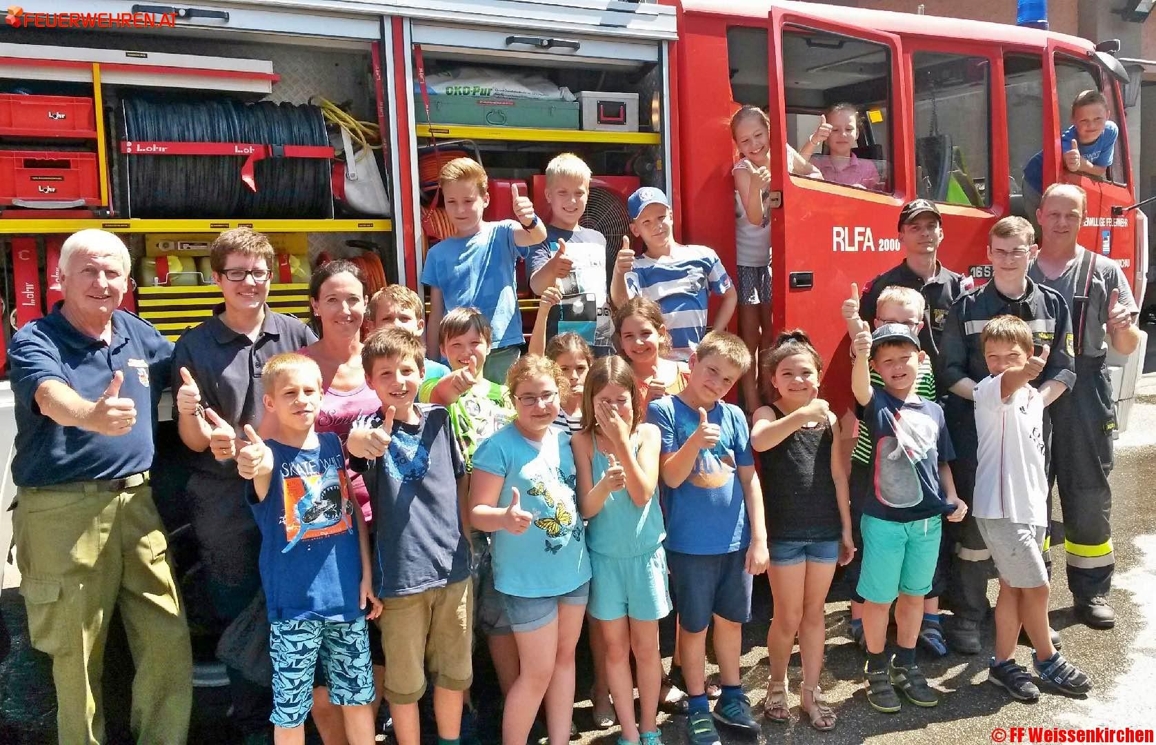 FF Weissenkirchen: Abenteuer Feuerwehr – Kindergarten und Volksschule zu Besuch