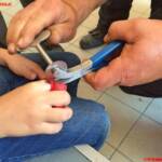 FF Krems: Finger aus Flaschenverschluss befreit