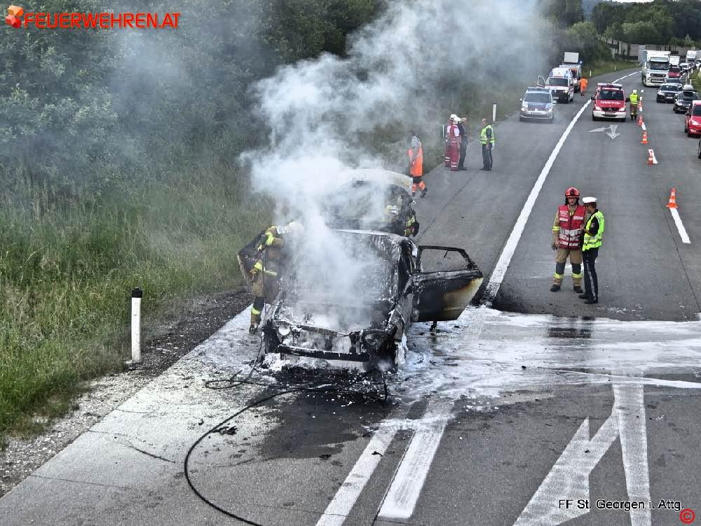 FF St. Georgen i.A.: Fahrzeugbrand auf der A1