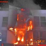 BF Wien: Flammenüberschlag ins 1. Obergeschoß