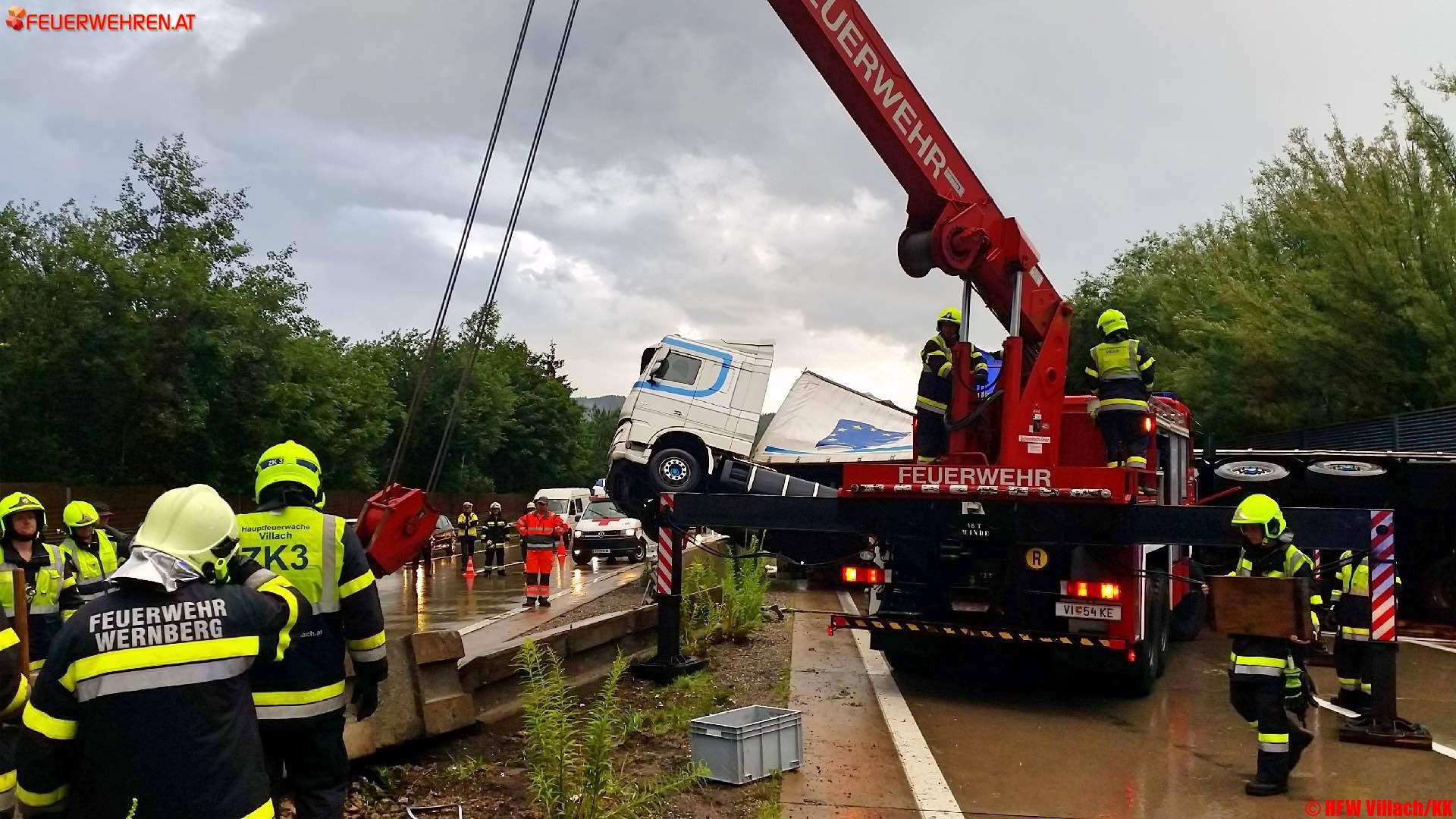 HFW Villach: Schwerer LKW Unfall auf der Südautobahn
