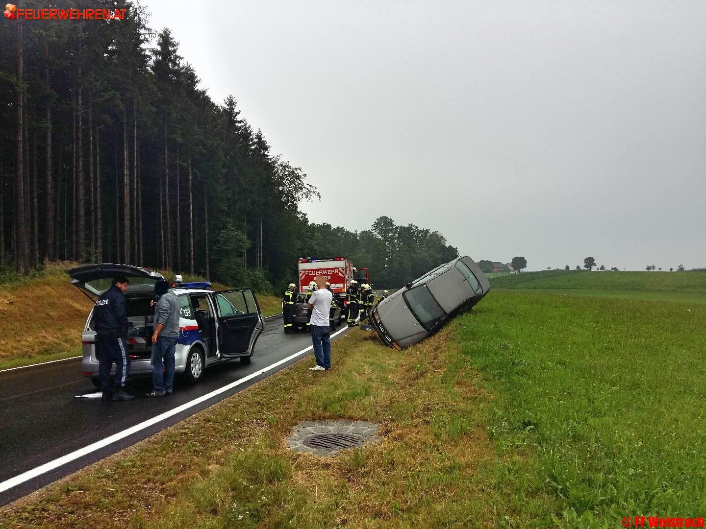 FF Weistrach: Verkehrsunfall auf der B 122