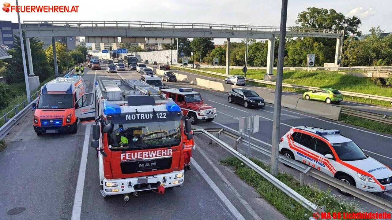 BF Wien: Verkehrsunfall PKW