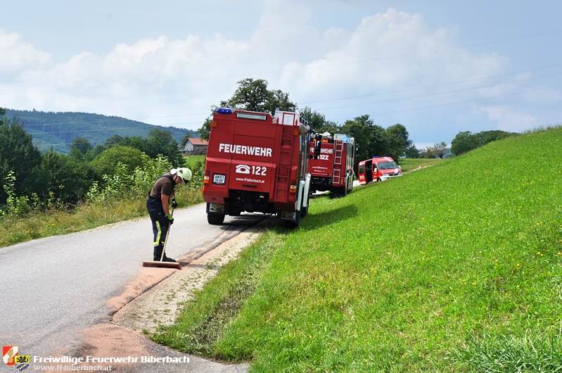 FF Biberbach: Beseitigen einer Ölspur am Friesenberg
