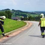 FF Biberbach: Beseitigen einer Ölspur am Friesenberg 5