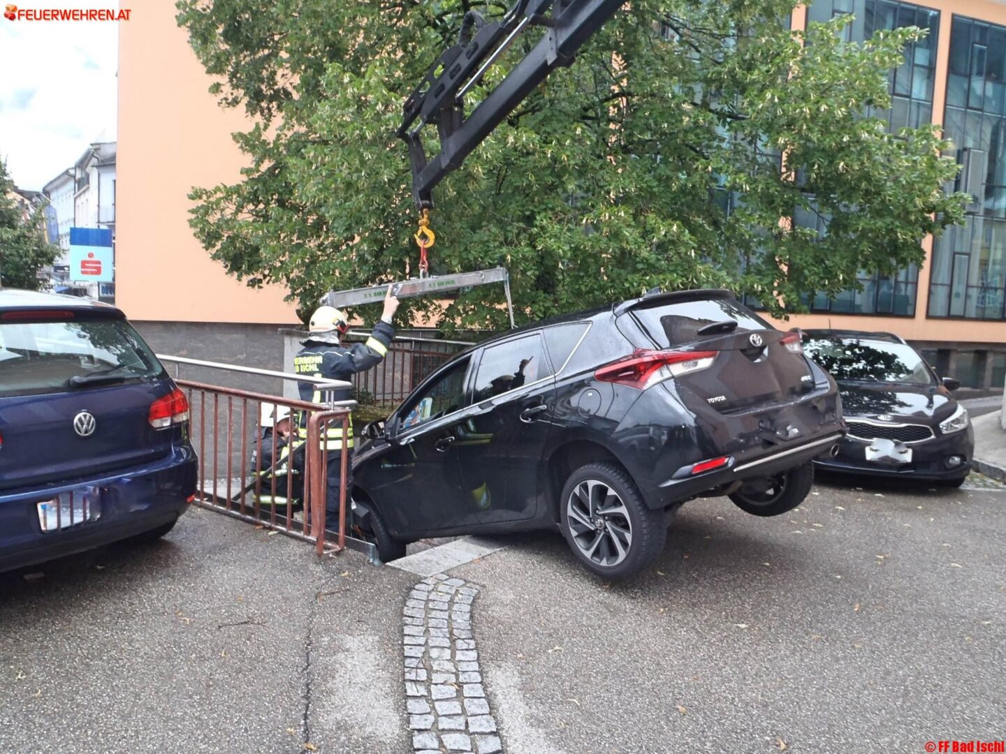 Ungewöhnliche Fahrzeugbergung in Bad Ischl