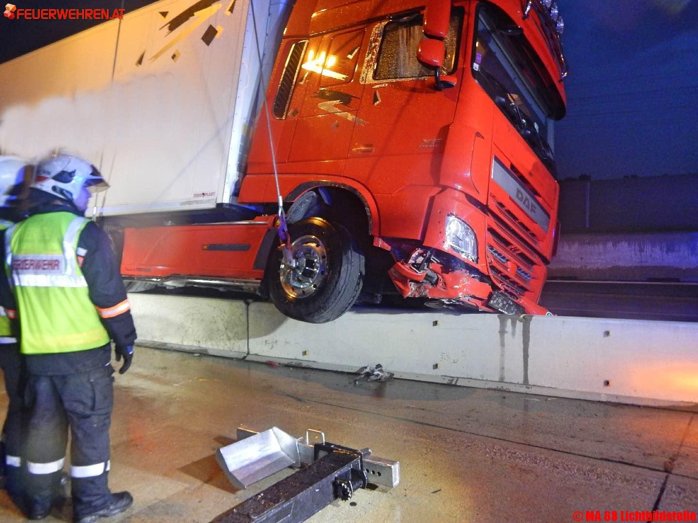 BF Wien: Unfall Sattelzug