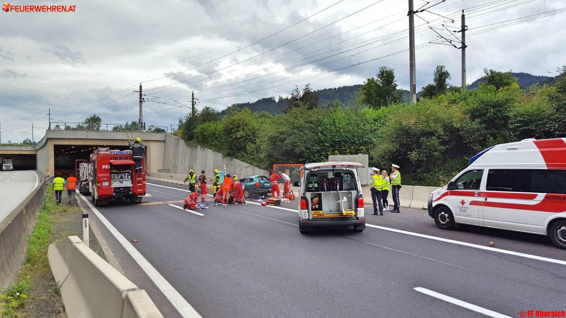 FF Oberaich: Schwerer Verkehrsunfall auf der S6 in Oberaich