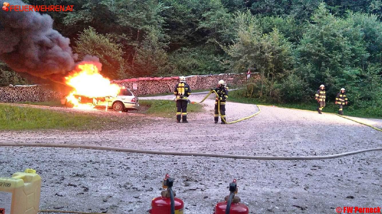 FF Bad Ischl:  PKW-Brand als Übungsannahme der FW Perneck