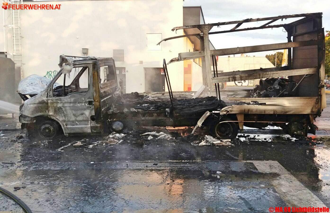 BF Wien : Klein-LKW in Vollbrand