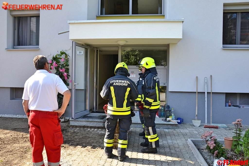 FF Andorf: Wohnungsbrand in Andorfer Mehrparteienhaus