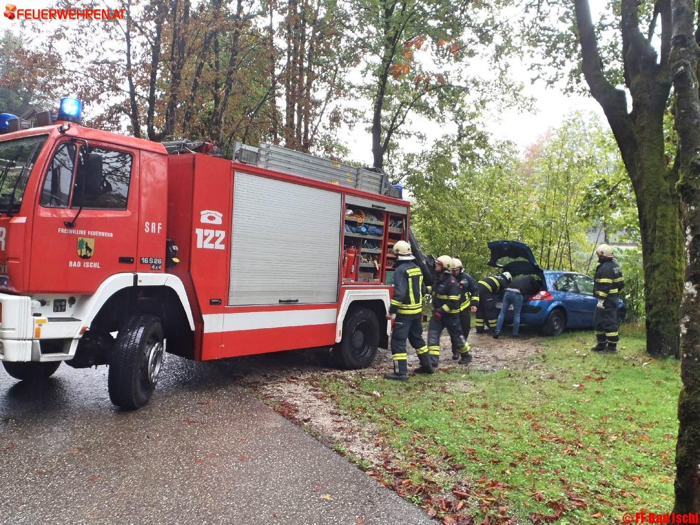 FF Bad Ischl: Fahrzeugbergung in der Maxquellgasse