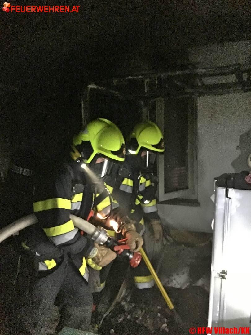 HFW Villach: Mieter bei Küchenbrand in Mehrparteienhaus verletzt