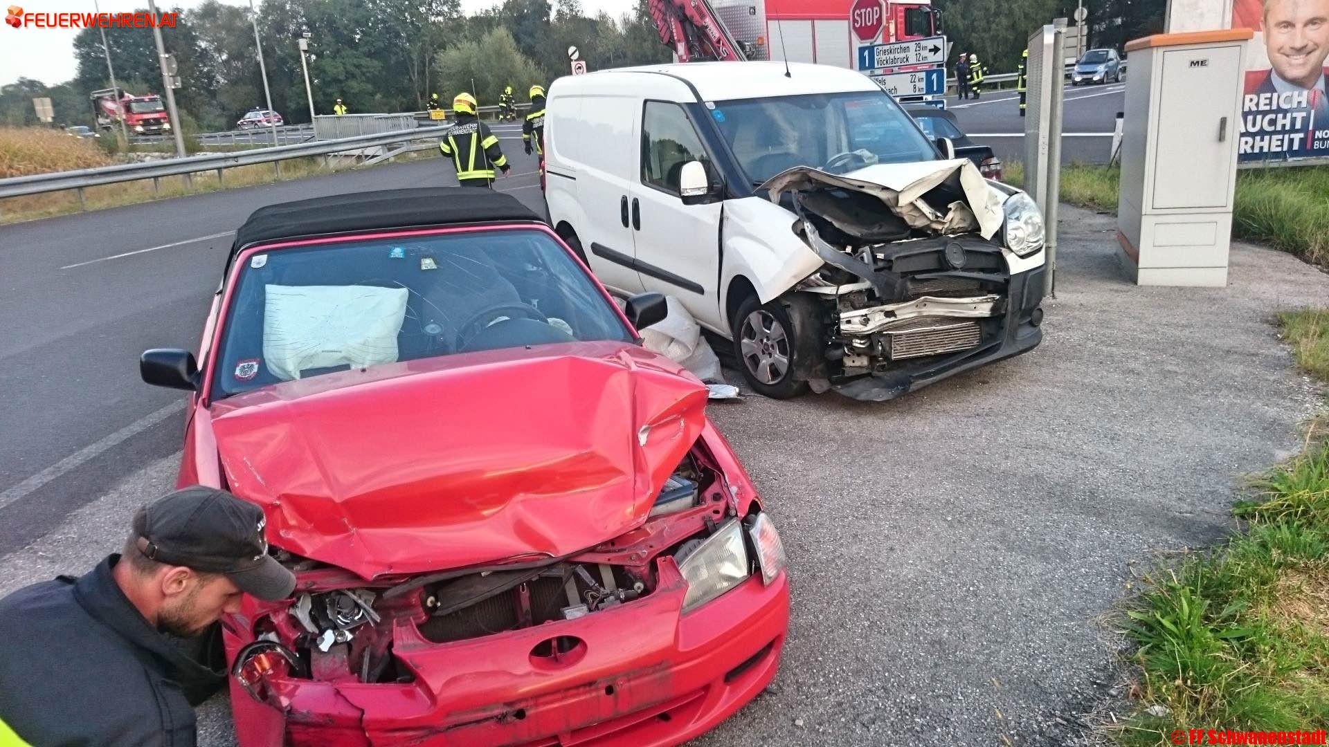 FF Schwanenstadt: Verkehrsunfall Falkenauerkreuzung B1