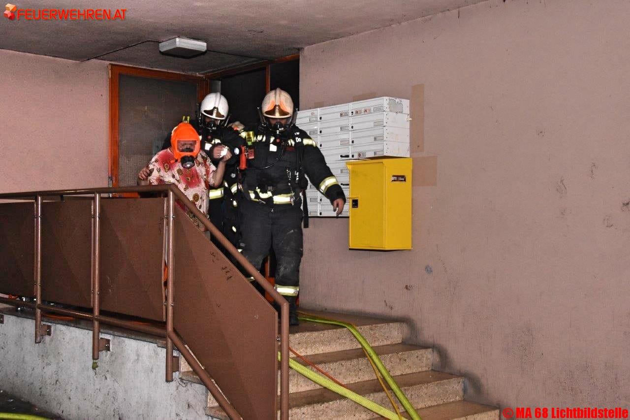 Kellerbrand – Hausbewohner waren vom Brandrauch in ihren Wohnungen eingeschlossen