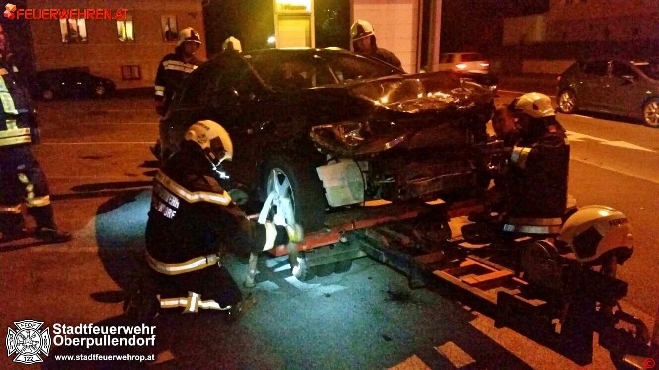 Stadtfeuerwehr Oberpullendorf: Verkehrsunfall auf der Kreuzung B50 – Spitalstraße