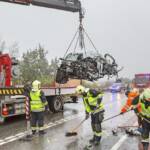 FF Krems: Menschenrettung nach Kollision von Pkw und Lkw