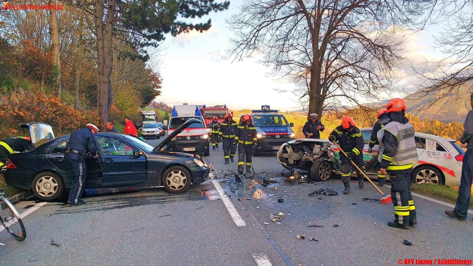 Frontalkollission bei Gröbming fordert 2 Verletzte