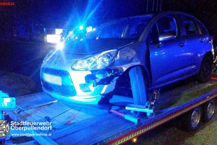 Stadtfeuerwehr Oberpullendorf: Fahrzeugbergung Günserstraße 1