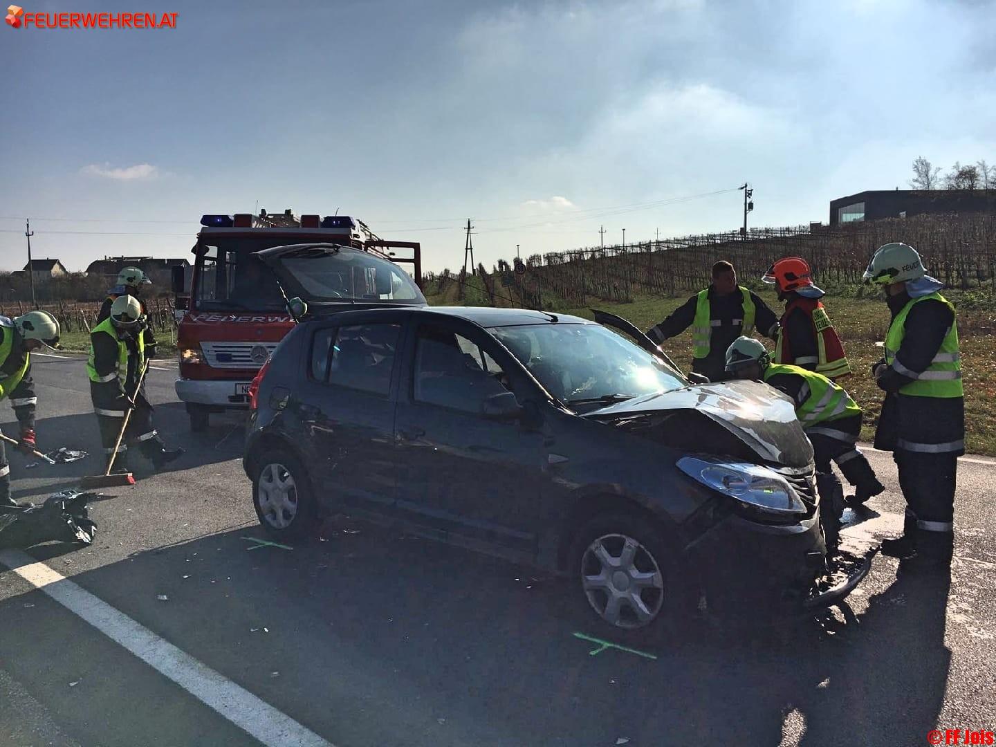 FF Jois: Fahrzeugbergung nach Verkehrsunfall