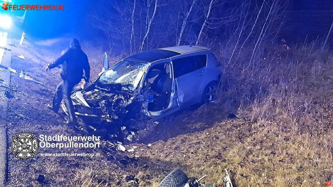 Stadtfeuerwehr Oberpullendorf: Verkehrsunfall S31 mit zwei eingeklemmten Personen