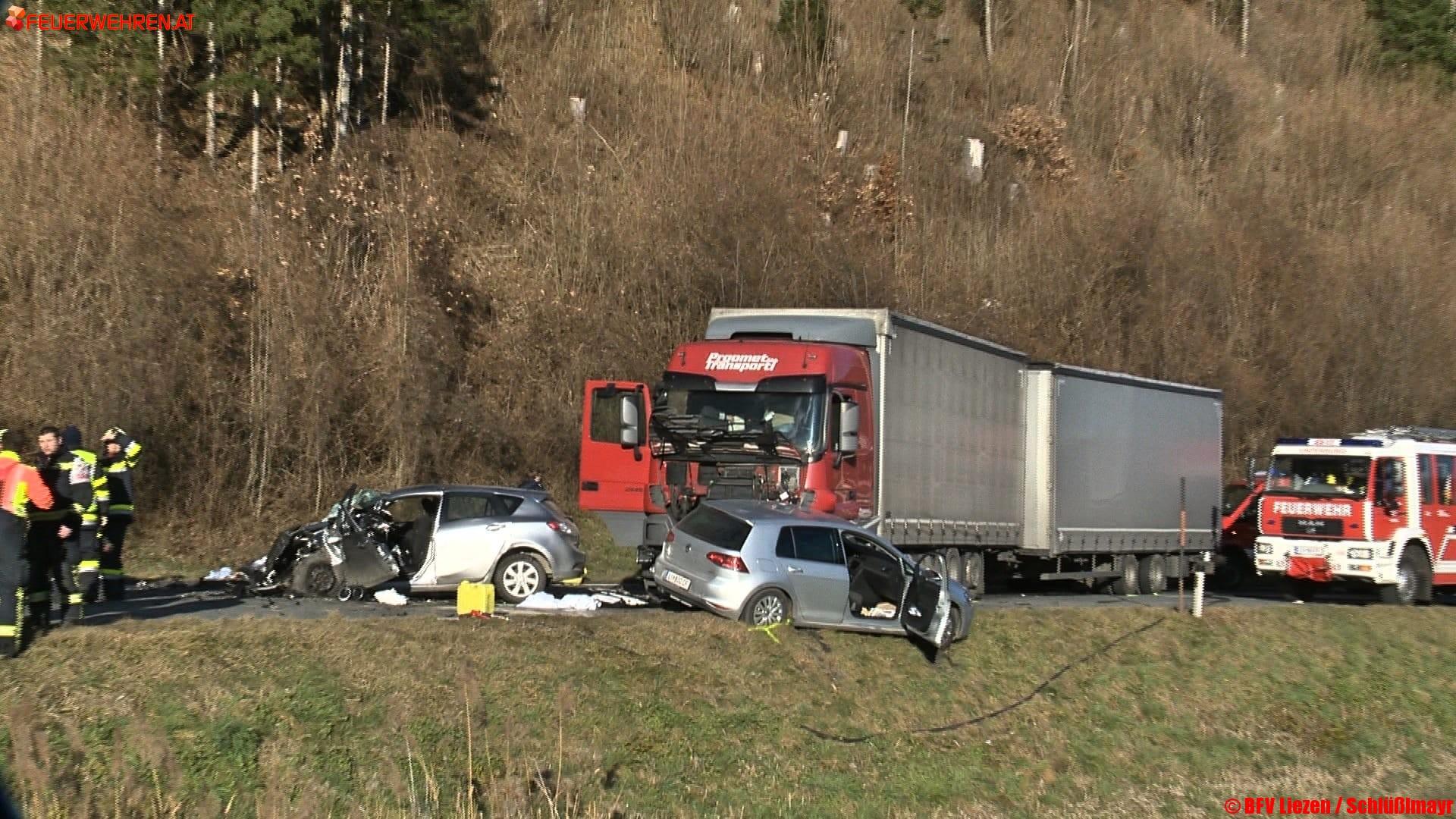 Tödlicher Verkehrsunfall bei Unterburg auf B320