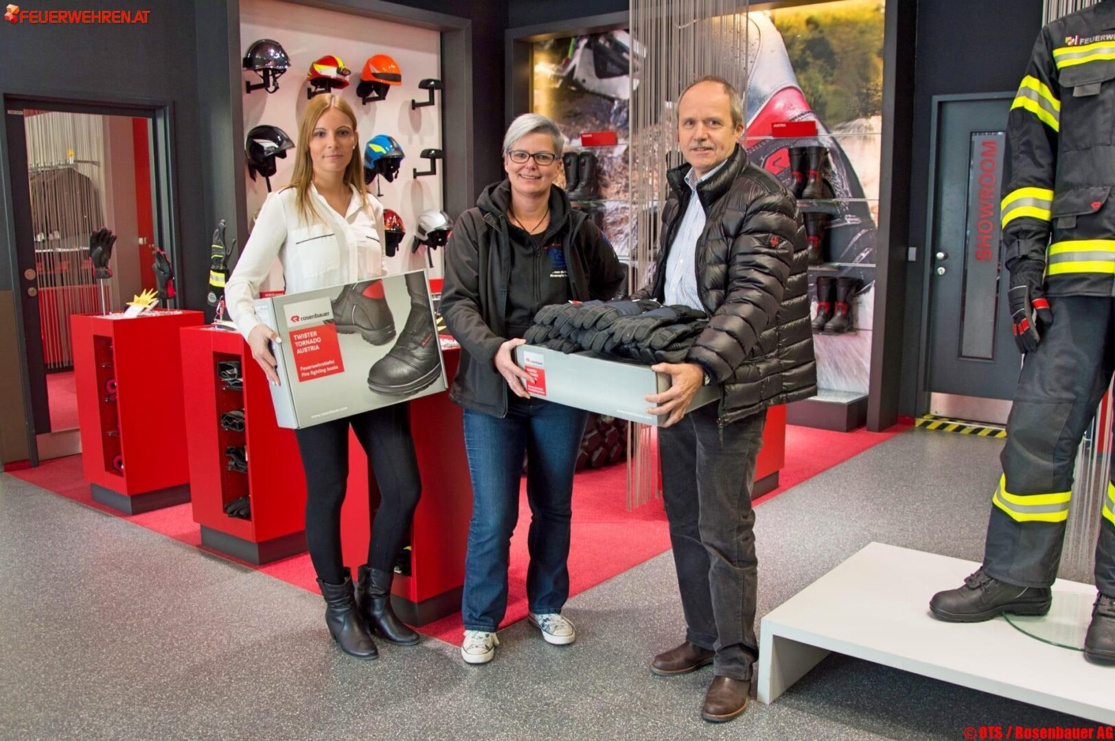 Rosenbauer unterstützt griechische Feuerwehren