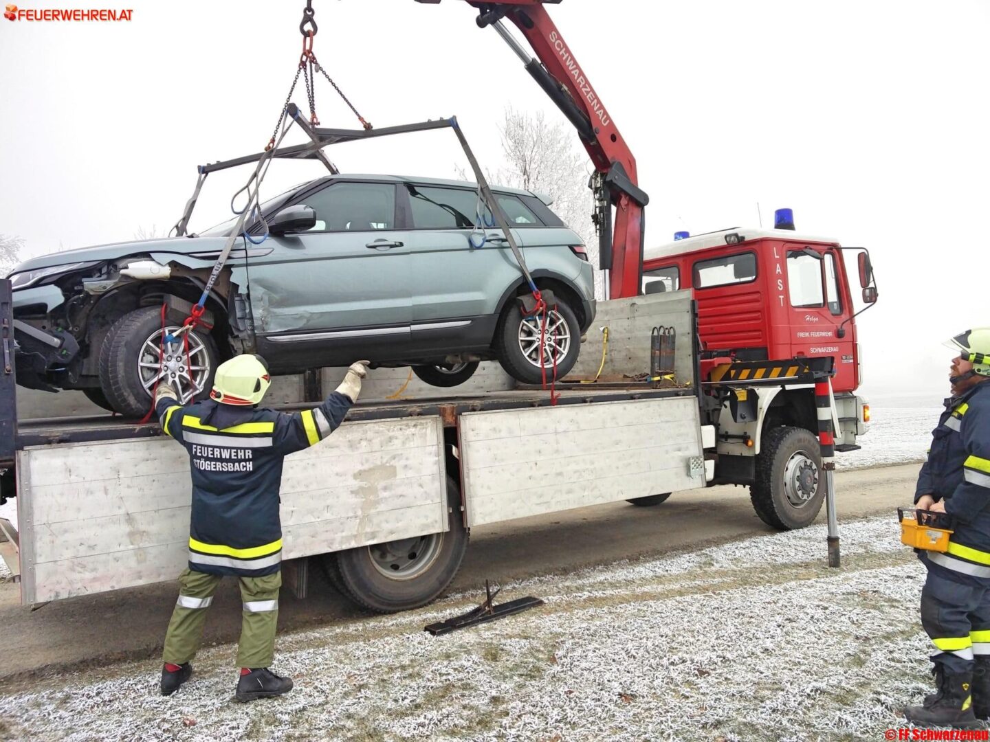 FF Schwarzenau: Fahrzeugbergungen nach Verkehrsunfall
