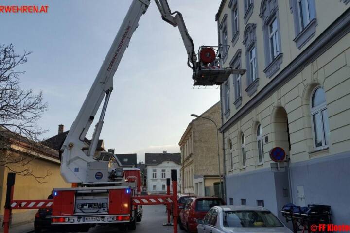 FF Klosterneuburg: Menschenrettung über Teleskopmastbühne